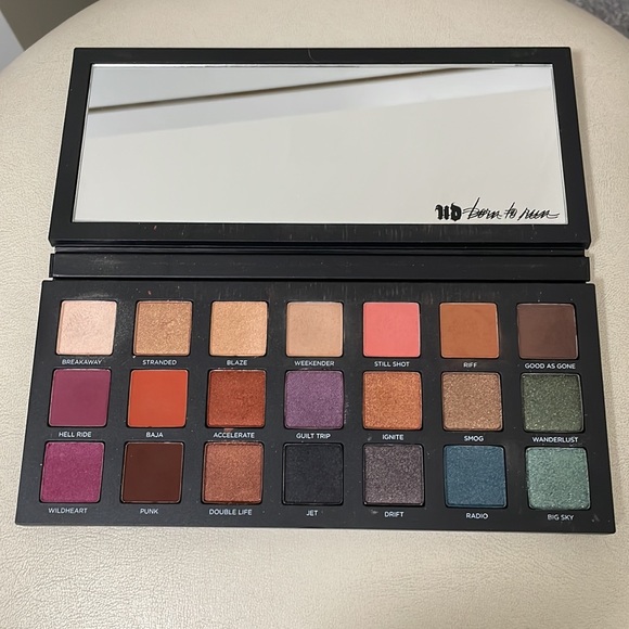 Sale! Urban Decay Born to Run Eyeshadow Palette - Picture 2 of 4
